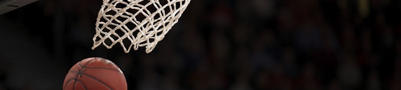 NBA篮球比赛精彩瞬间 - 球员扣篮动作特写