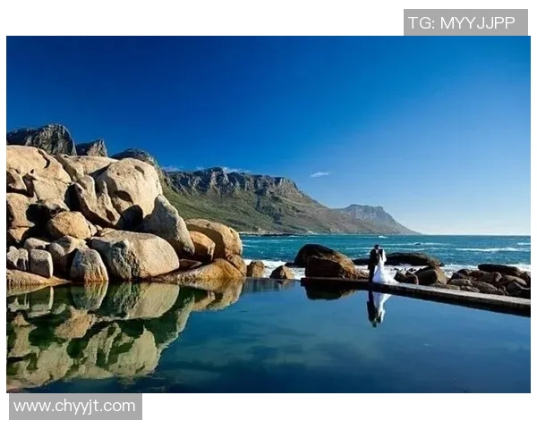 温泉度假风情与泳装完美结合，畅享浪漫时光的最佳选择